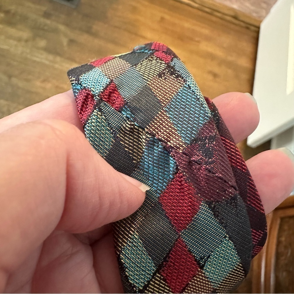 Bugatti Tie Italian Silk Artsy Patchwork Patterned Print Burgandy & Gray 56”x4” - Picture 10 of 12